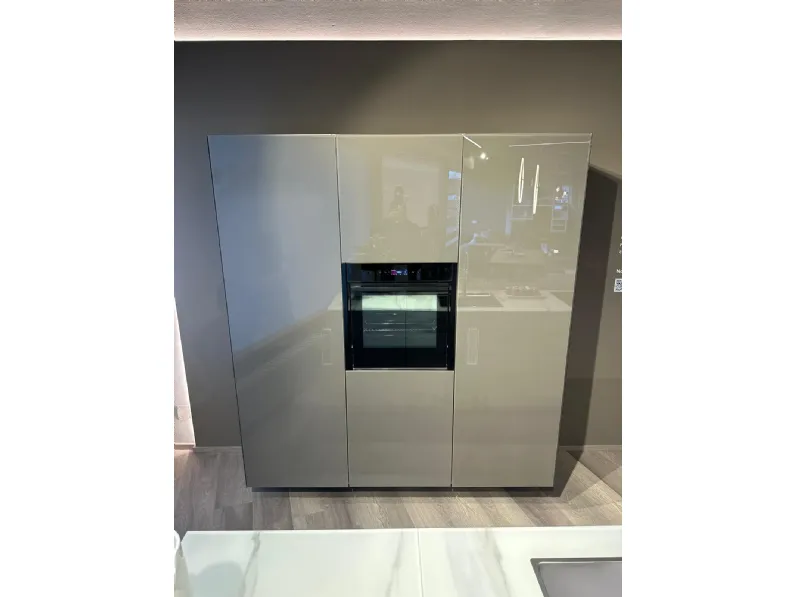 Cucina con isola in vetro modello Cucina 36e8 ad un prezzo riservato 