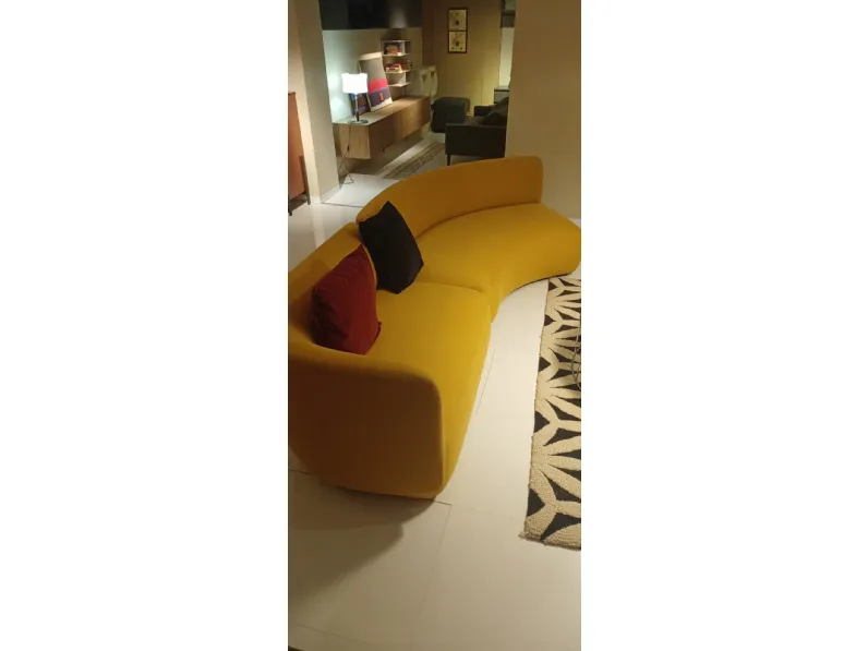 Divano design tessuto Blossom di Novamobili con sconto del - 32%