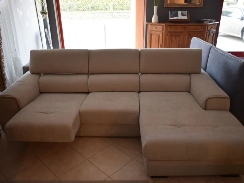 Divano Beth Collezione esclusiva a PREZZO OUTLET scontato del 50%