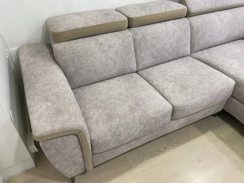Divani letto con penisola Sasha di Collezione esclusiva a prezzo ribassato
