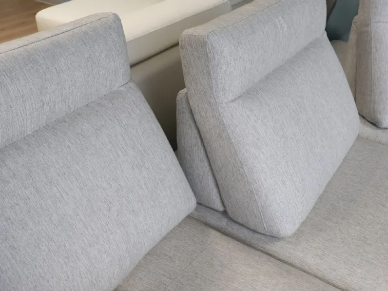 Divano Angolare modello Emmet di Le comfort con forte sconto