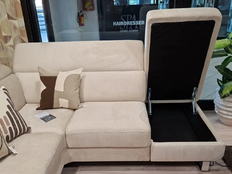 Divano Ermione  di Delta salotti in stile design a prezzo scontato