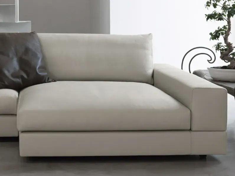 Divano moderno pelle Vision di Doimo salotti con sconto del - 35%