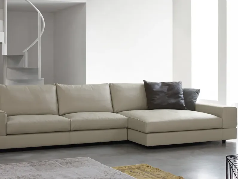 Divano moderno pelle Vision di Doimo salotti con sconto del - 35%