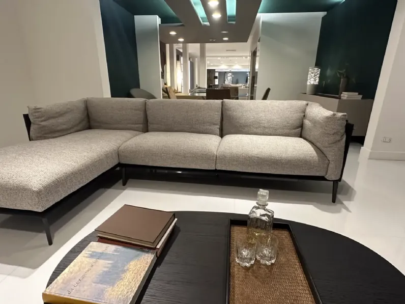 Divano Kubì di Novamobili in stile design a prezzo Outlet