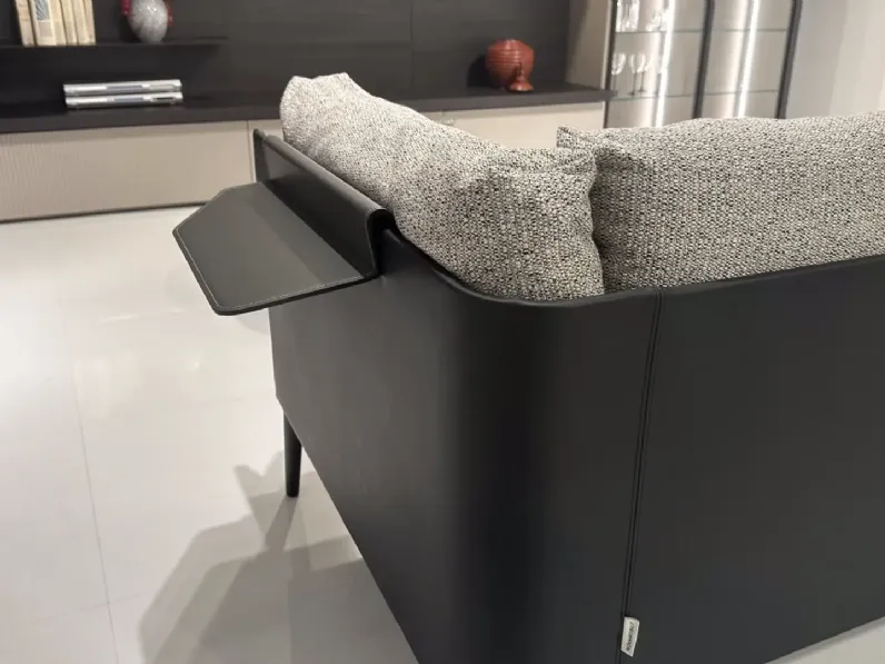 Divano Kubì di Novamobili in stile design a prezzo Outlet