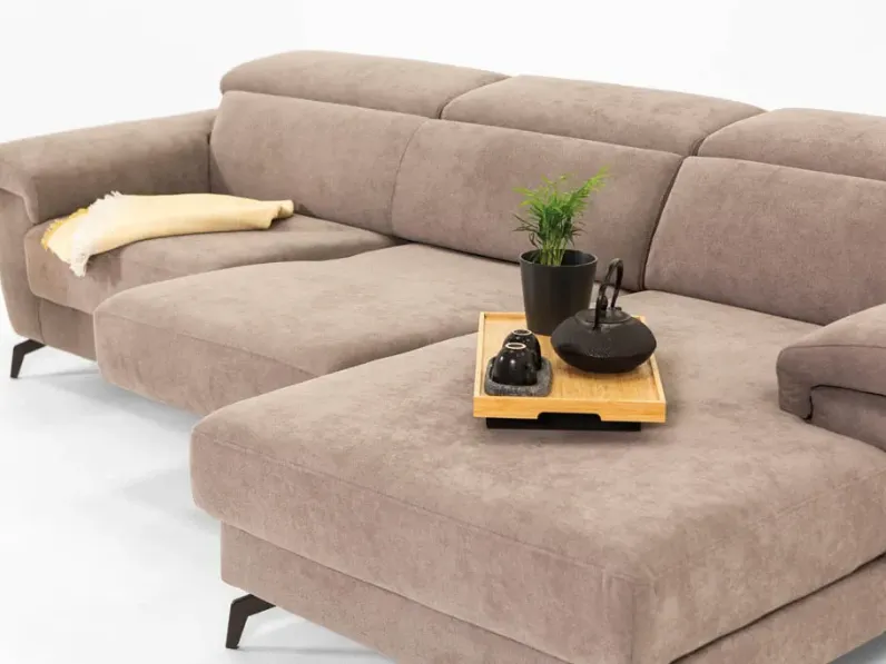 Divano Con penisola Bradley Gamma in Offerta Outlet a 1775 Euro