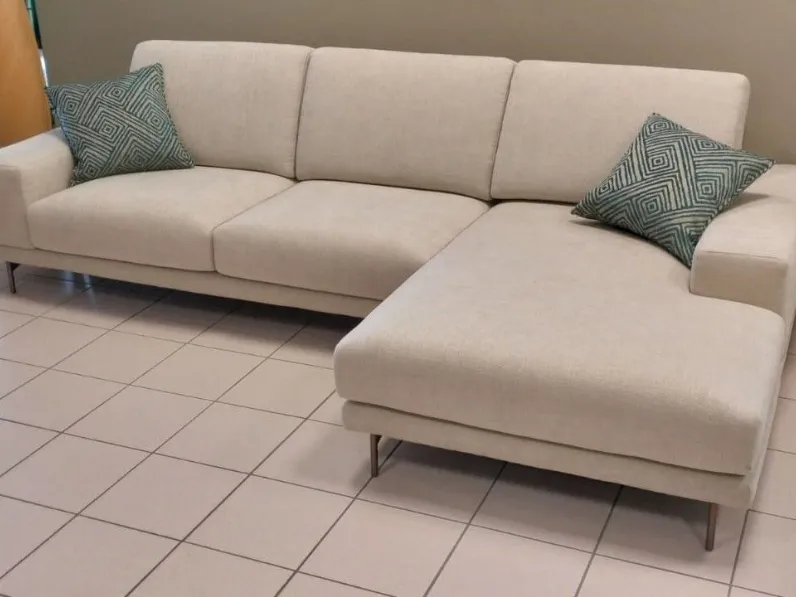 Divano design tessuto Platz di Rizzetto con sconto del - 40%