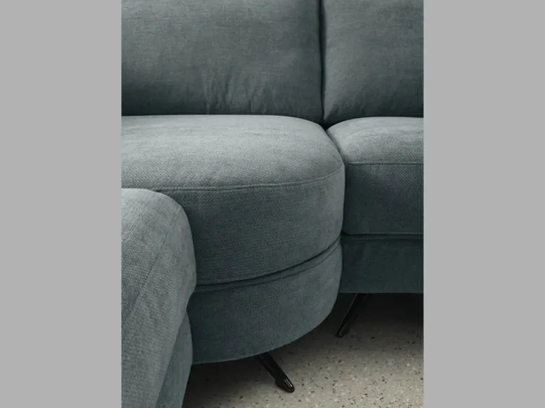 Divano Con penisola Quark Rigosalotti in Offerta Outlet a 2485 Euro