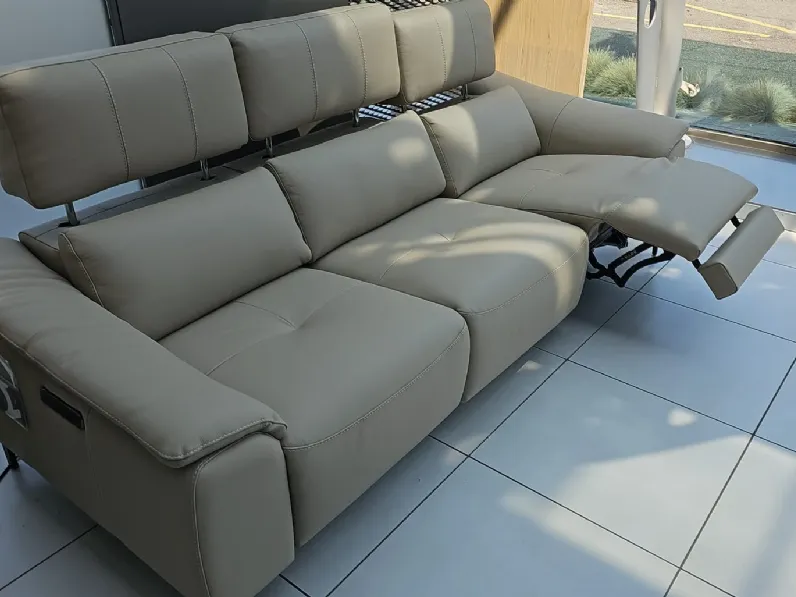 Divano lineare columbus pelle in poliuretano  Nicoletti home in Offerta Outlet