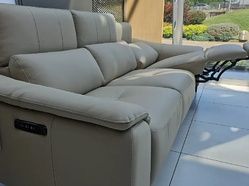 Divano lineare columbus pelle in poliuretano  Nicoletti home in Offerta Outlet