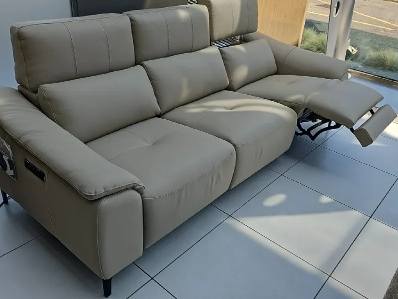 Divano lineare columbus pelle in poliuretano  Nicoletti home in Offerta Outlet
