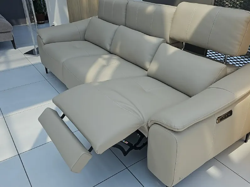 Divano lineare columbus pelle in poliuretano  Nicoletti home in Offerta Outlet