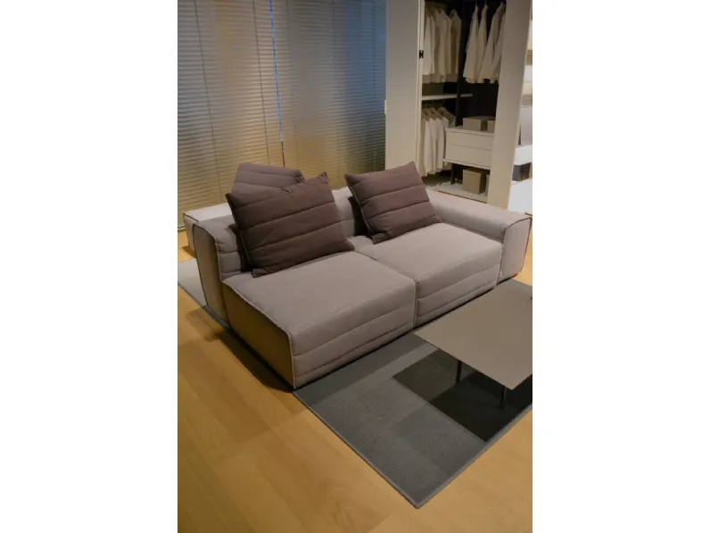Divano Samet  di Gervasoni in stile design a prezzo scontato