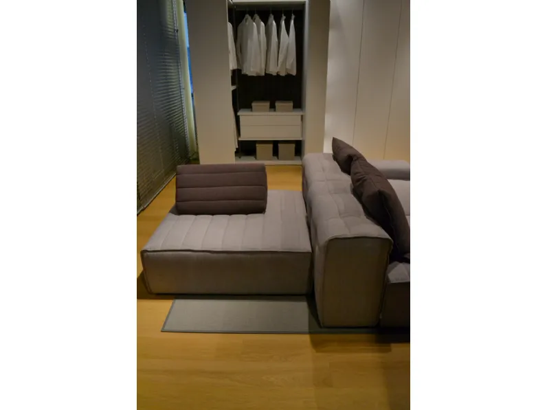 Divano Samet  di Gervasoni in stile design a prezzo scontato