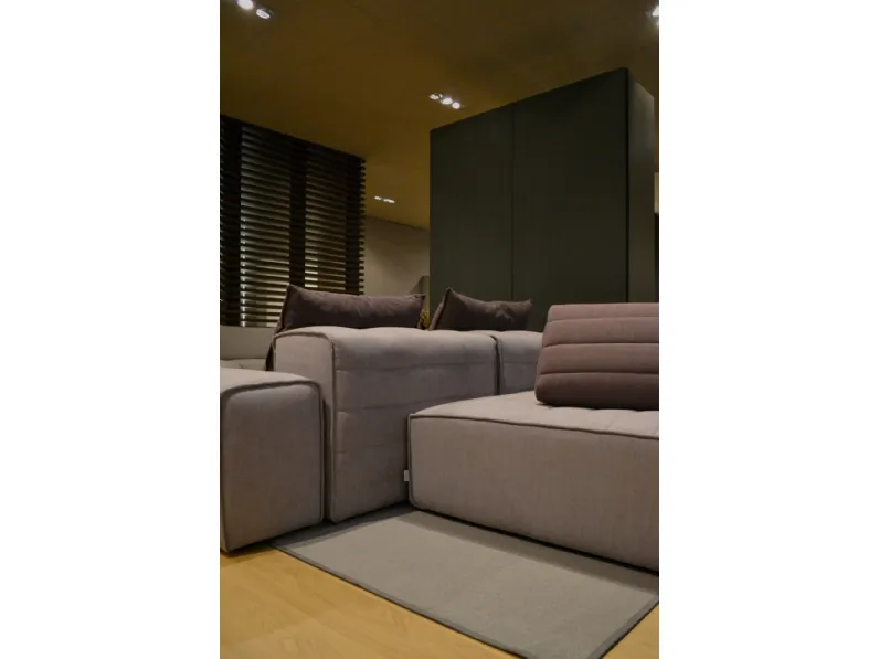 Divano Samet  di Gervasoni in stile design a prezzo scontato