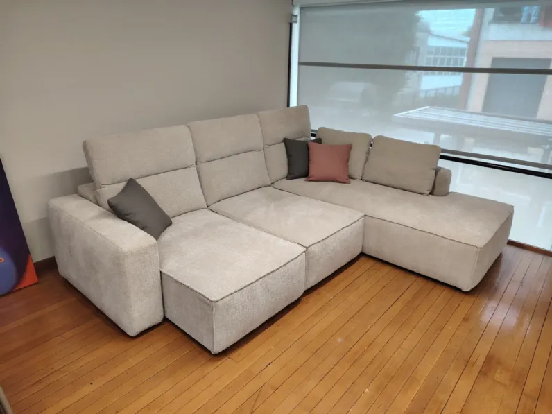 Divano in Tessuto stile design modello Swan  scontato - 24%