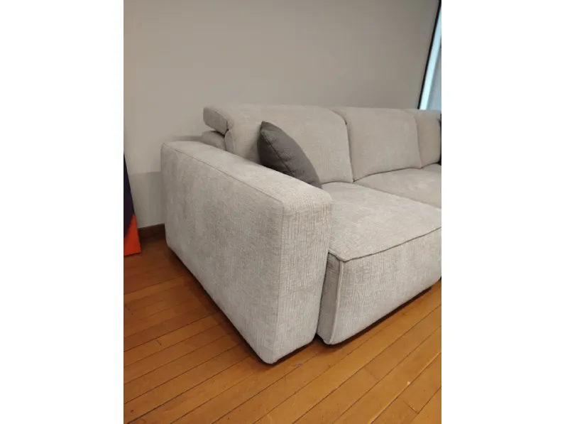 Divano in Tessuto stile design modello Swan  scontato - 24%