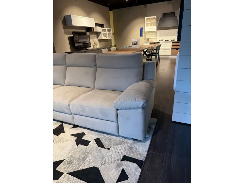 Divano design tessuto Taylor di Calia con sconto del - 50%