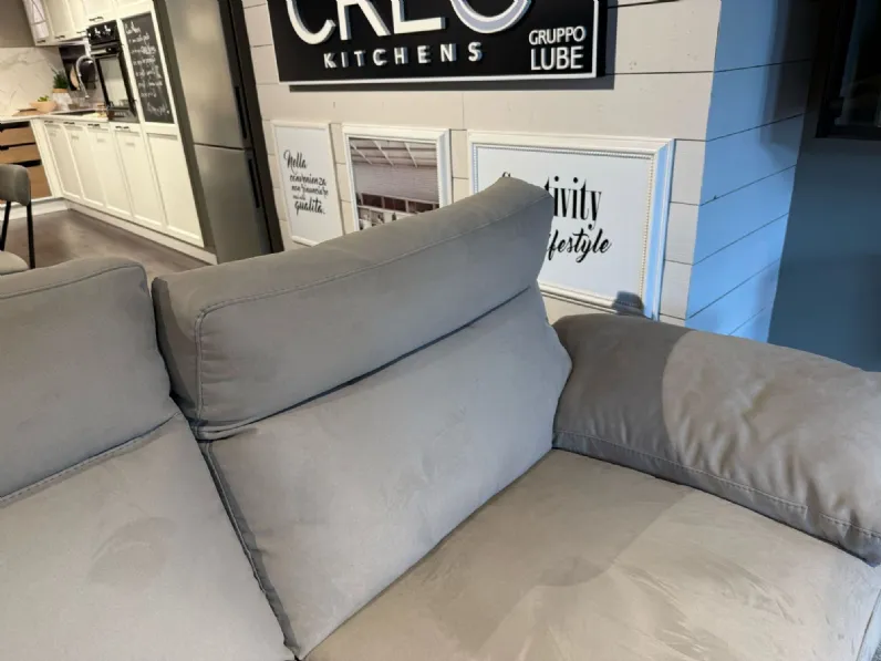 Divano design tessuto Taylor di Calia con sconto del - 50%