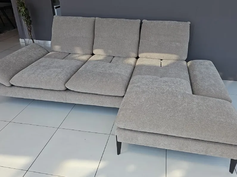 Divano angolare monnalisa di Nicoletti home in stile moderno a prezzo Outlet