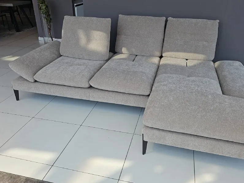 Divano angolare monnalisa di Nicoletti home in stile moderno a prezzo Outlet