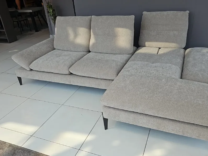 Divano angolare monnalisa di Nicoletti home in stile moderno a prezzo Outlet