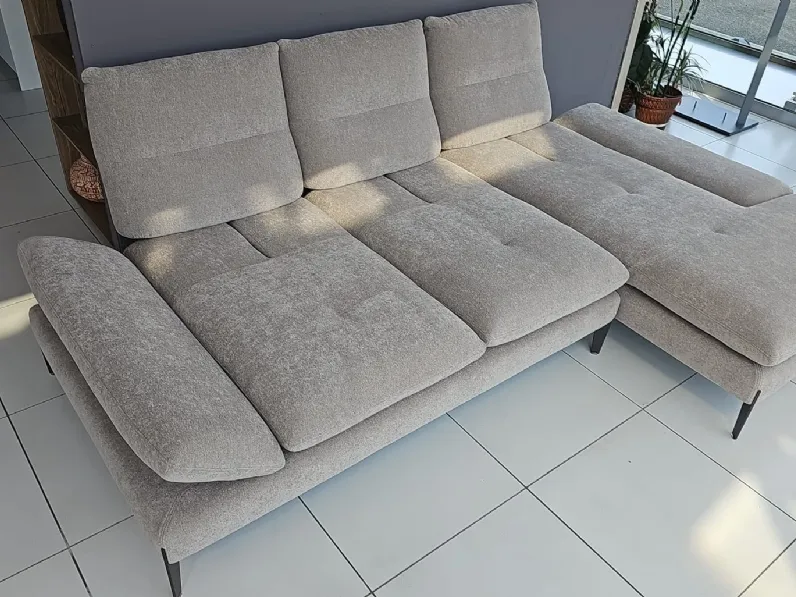 Divano angolare monnalisa di Nicoletti home in stile moderno a prezzo Outlet