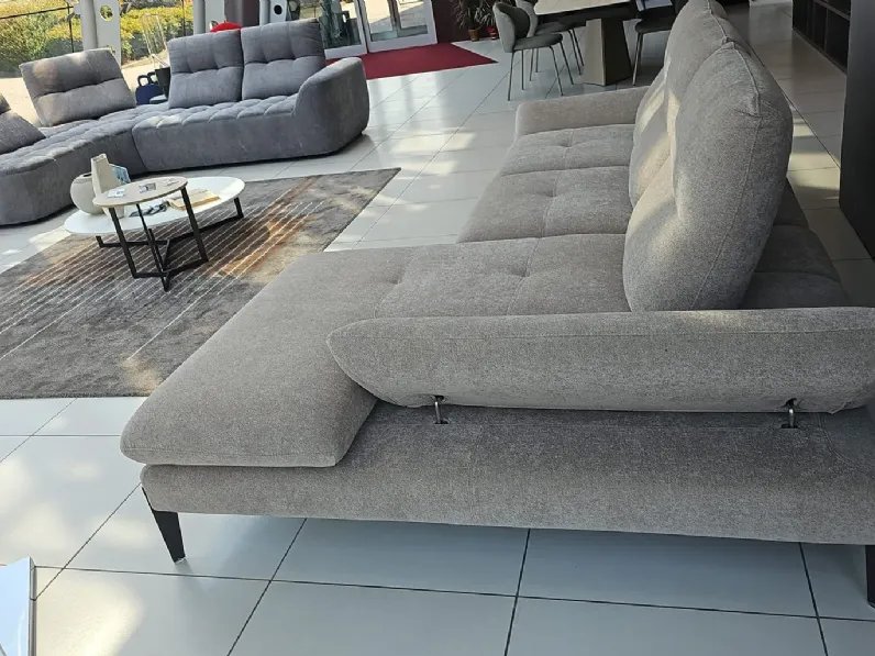 Divano angolare monnalisa di Nicoletti home in stile moderno a prezzo Outlet