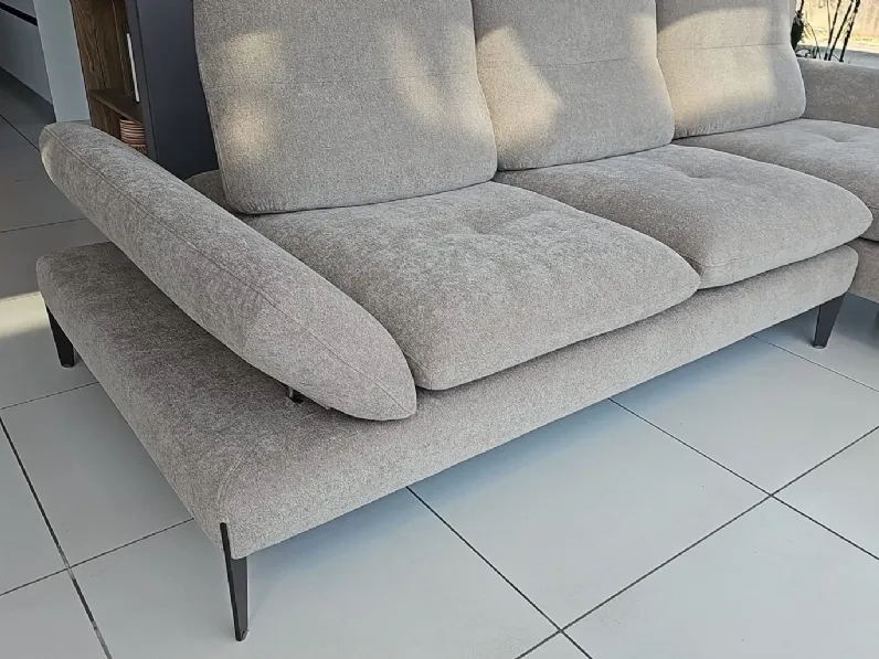 Divano angolare monnalisa di Nicoletti home in stile moderno a prezzo Outlet