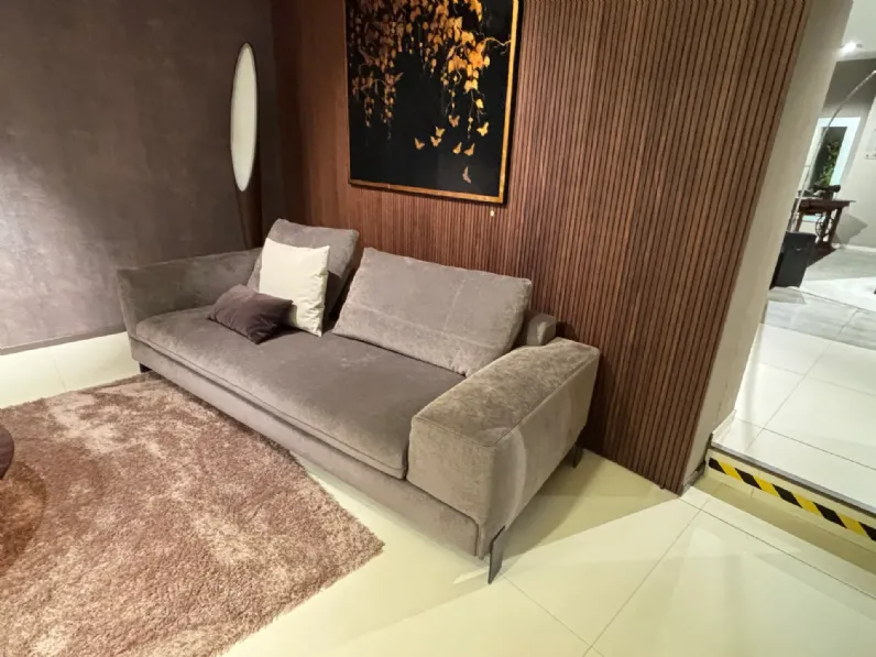 Divano Lineare Divano brown sugar Arketipo in Offerta Outlet a 4700 Euro