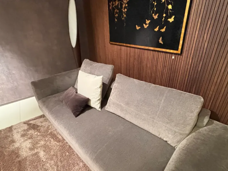 Divano Lineare Divano brown sugar Arketipo in Offerta Outlet a 4700 Euro