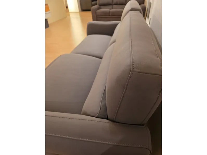 Divano in Pelle stile design modello Divano fusion 3 posti scontato - 50%