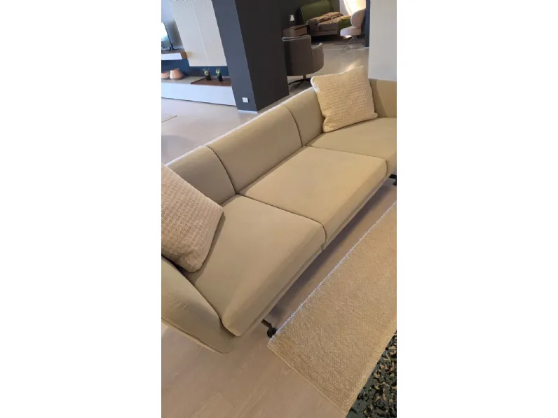 Divano moderno tessuto Divano kartell betty di Kartell con sconto del - 59%