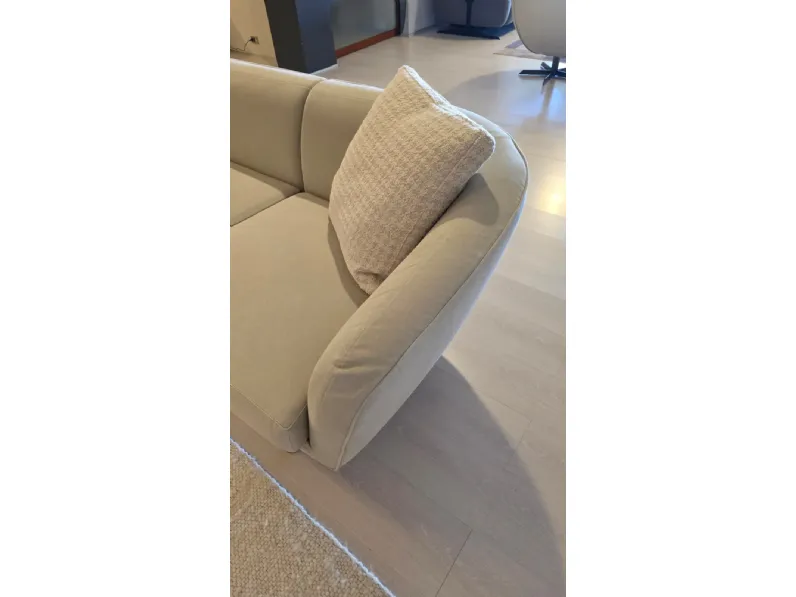 Divano moderno tessuto Divano kartell betty di Kartell con sconto del - 59%