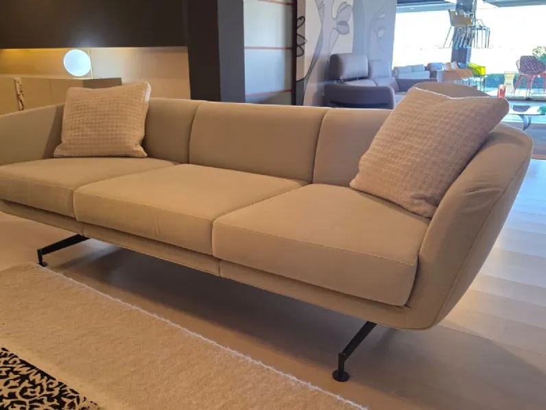 Divano moderno tessuto Divano kartell betty di Kartell con sconto del - 59%