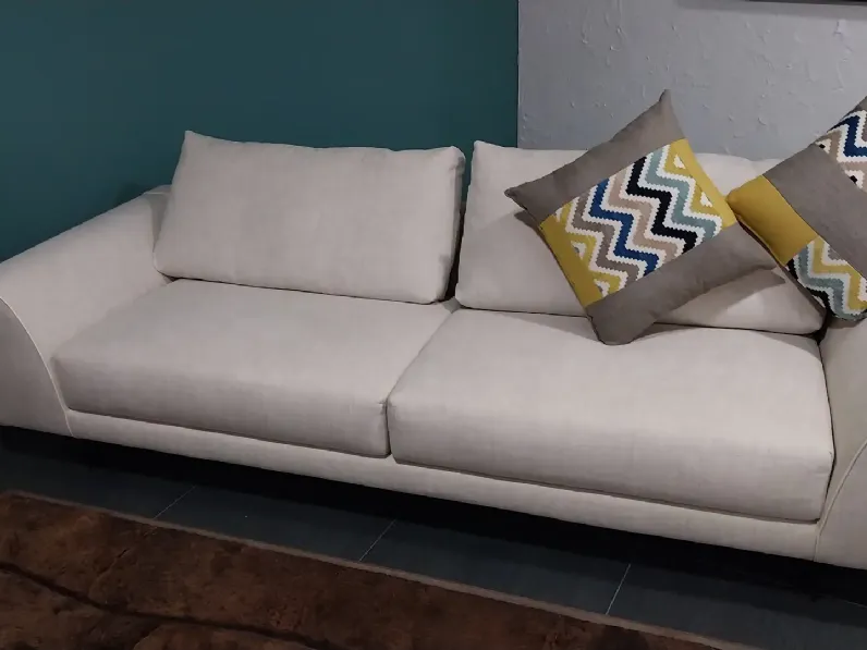Divano in Tessuto stile design modello Ernest new scontato - 40%