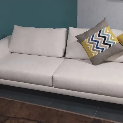 Divano in Tessuto stile design modello Ernest new scontato - 40%