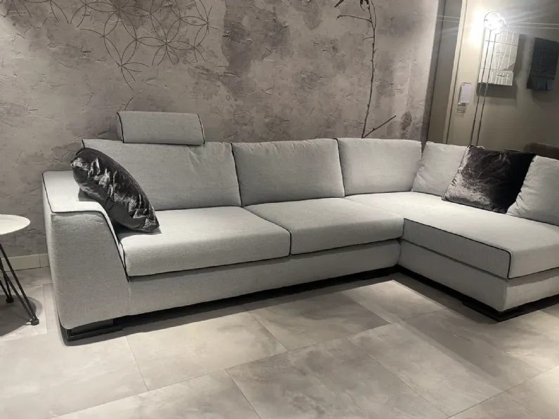 Divano Gregor di Rigosalotti in stile moderno a prezzo Outlet
