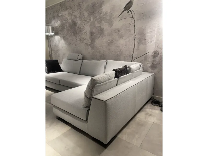 Divano Gregor di Rigosalotti in stile moderno a prezzo Outlet