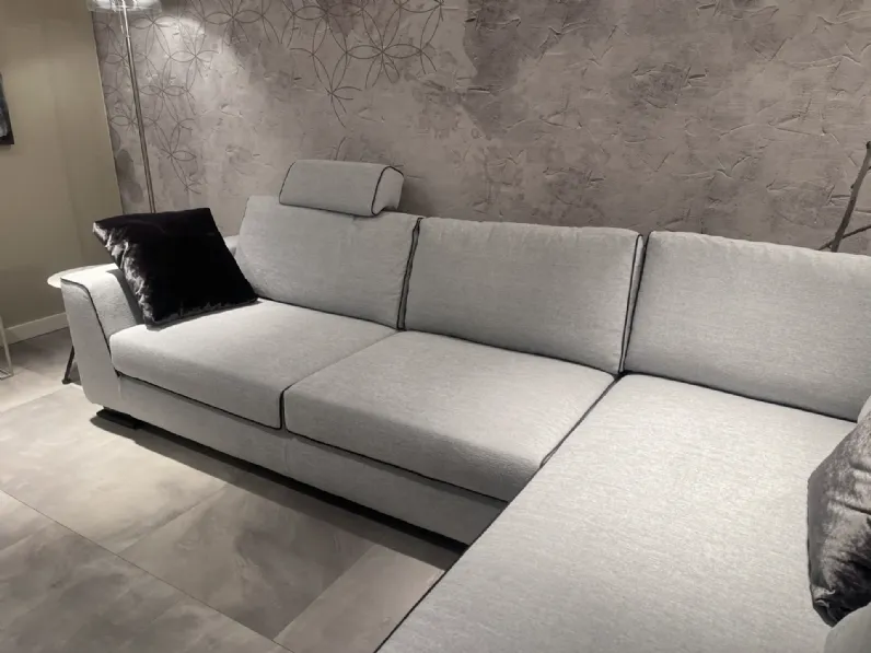 Divano Gregor di Rigosalotti in stile moderno a prezzo Outlet