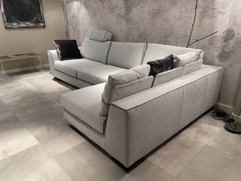 Divano Gregor di Rigosalotti in stile moderno a prezzo Outlet