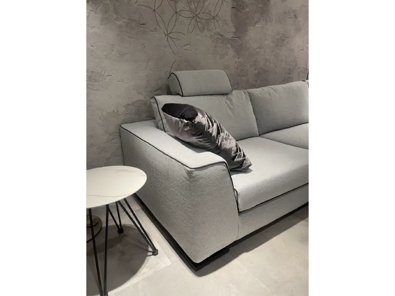 Divano Gregor di Rigosalotti in stile moderno a prezzo Outlet