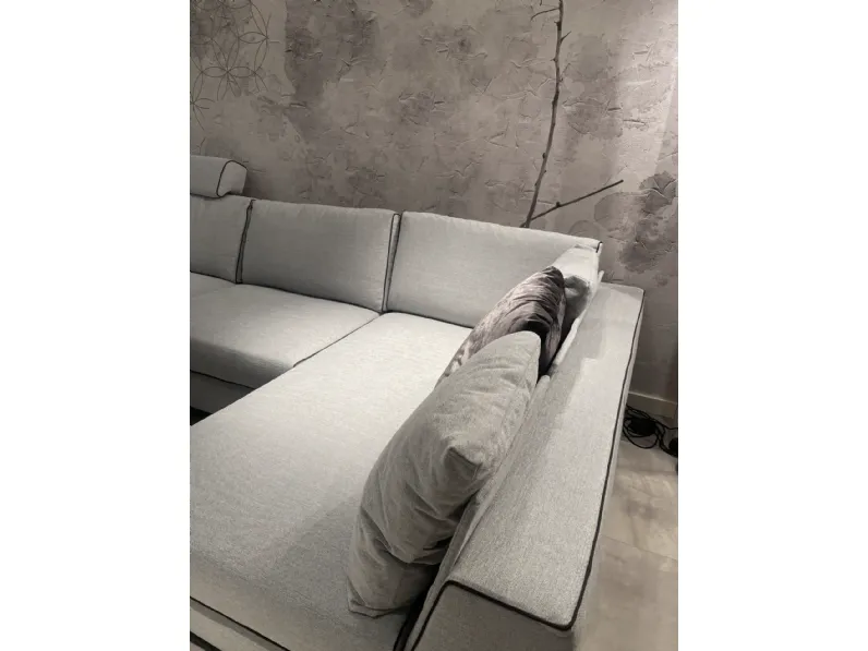 Divano Gregor di Rigosalotti in stile moderno a prezzo Outlet