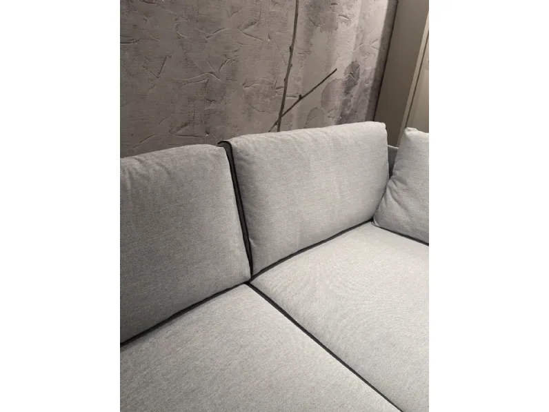 Divano Gregor di Rigosalotti in stile moderno a prezzo Outlet