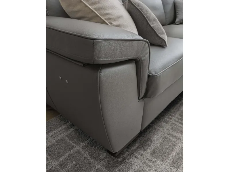 Divano Angolare modello Hollis di Le comfort con forte sconto