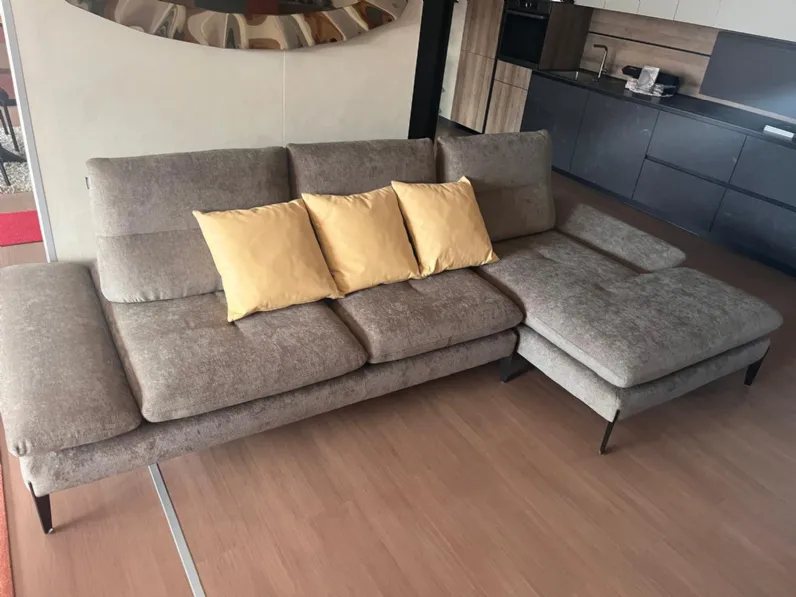 Divano Con penisola modello Monnalisa di Nicoletti home a prezzi outlet