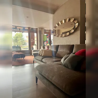 Divano Con penisola modello Monnalisa di Nicoletti home a prezzi outlet