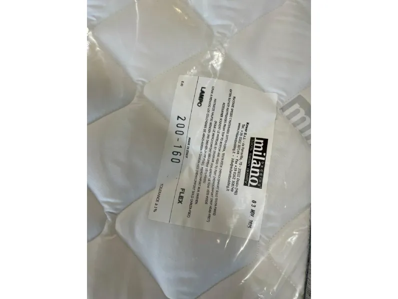 Divano moderno tessuto Clarck di Milano bedding con sconto del - 41%