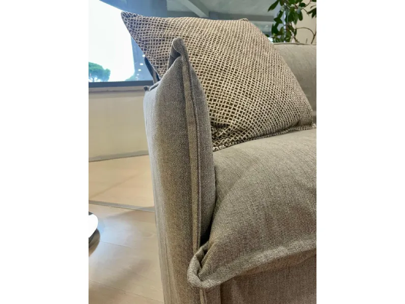 Divano moderno tessuto Clarck di Milano bedding con sconto del - 41%